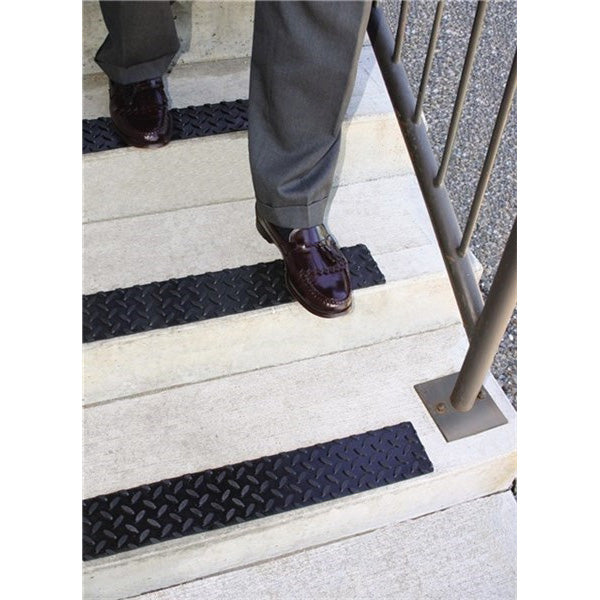 Keeper Safety Step Thread Strip 4 in. x 17 in. 4 in. 17 in. – Shell ...