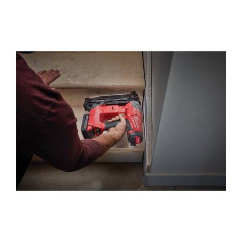 Milwaukee 2742-21ct M18 Fuel 16 Gauge Angled Finish Nailer Kit